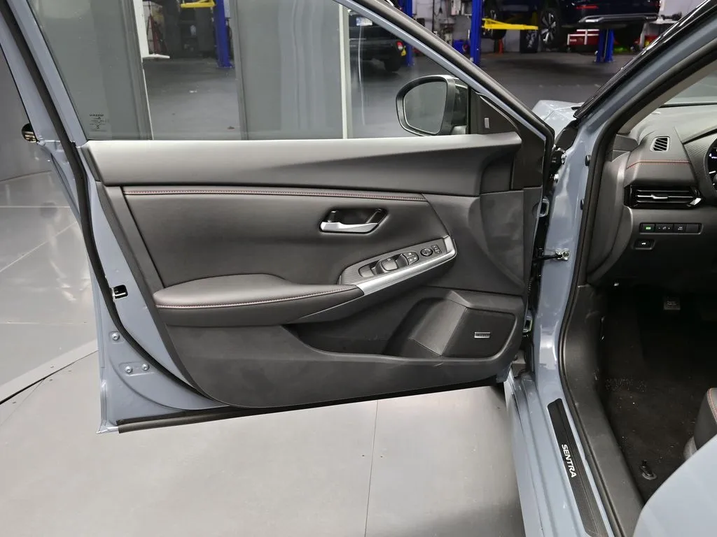 2025 Nissan Sentra SR - Photo 14