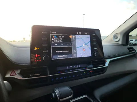 More photos of 2021 Toyota Sienna Limited at Dorsett Nissan, IN