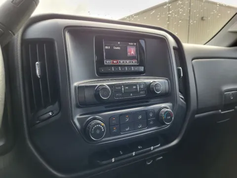 More photos of 2014 GMC Sierra 1500 at Dorsett Nissan, IN