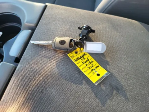 Photos of 2005 Ford F-150 XLT for sale in Terre Haute, IN at Dorsett Nissan