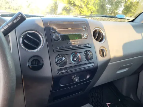 More photos of 2005 Ford F-150 XLT at Dorsett Nissan, IN