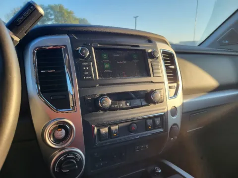 More photos of 2019 Nissan Titan PRO-4X at Dorsett Nissan, IN
