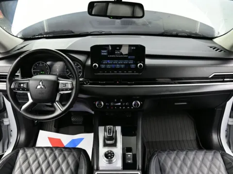Photos of 2022 Mitsubishi Outlander SEL Special Edition for sale in Terre Haute, IN at Dorsett Nissan