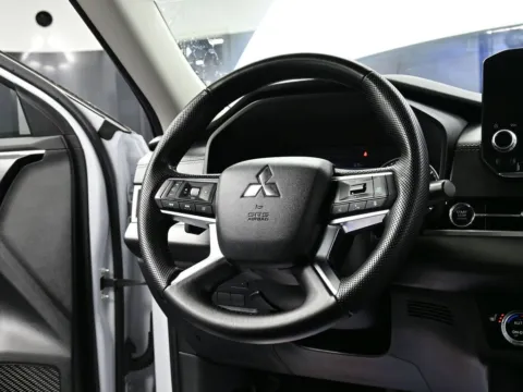 More photos of 2022 Mitsubishi Outlander SEL Special Edition at Dorsett Nissan, IN