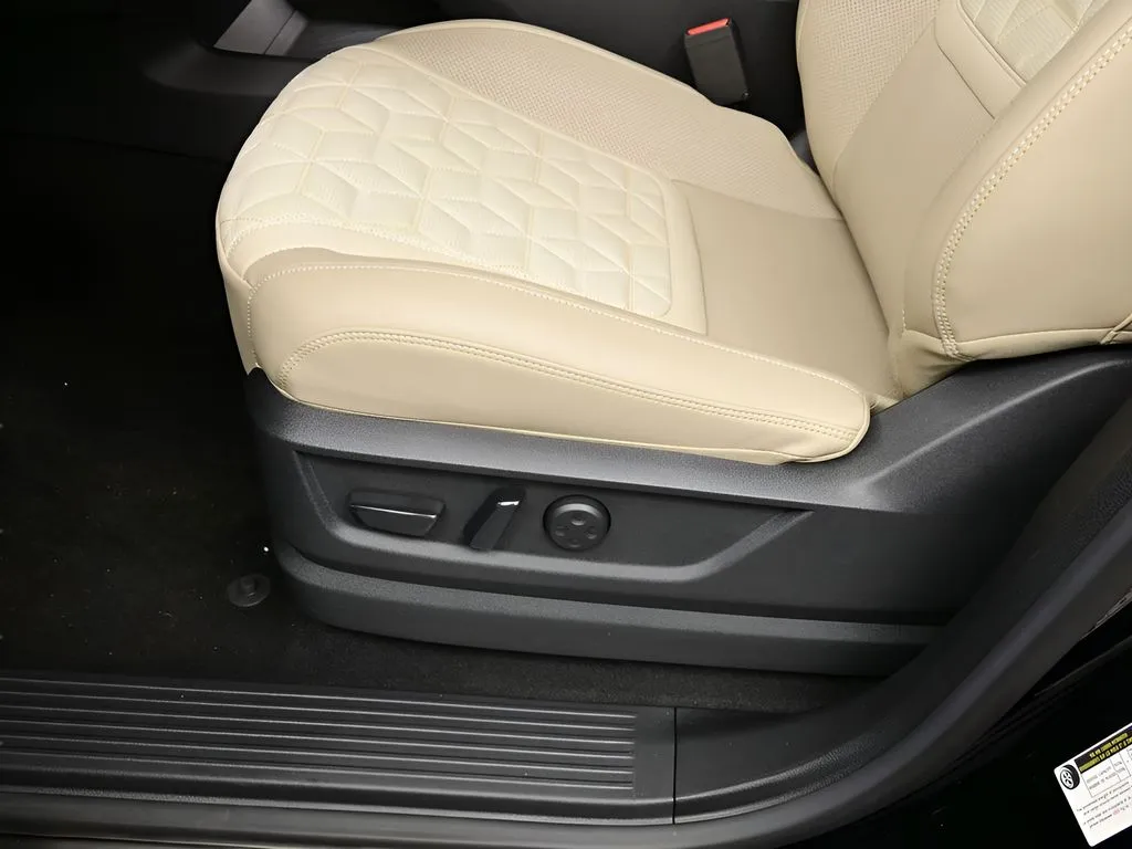2026 Nissan Armada Platinum - Photo 14