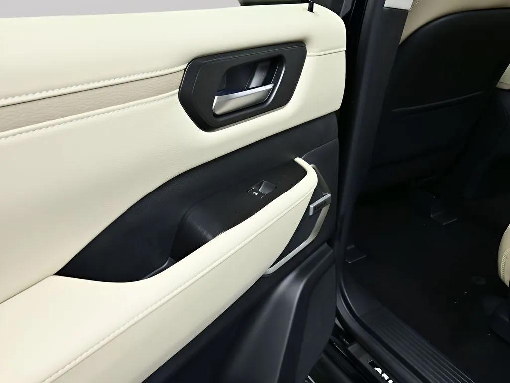 2026 Nissan Armada Platinum - Photo 16
