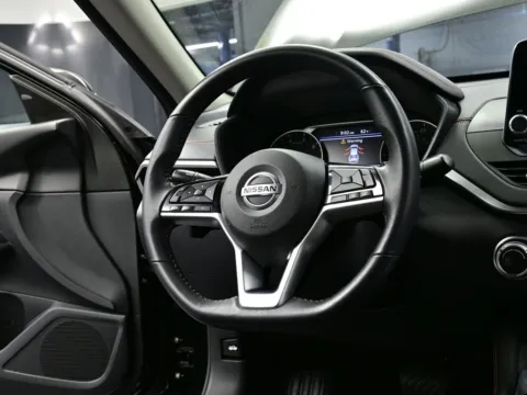 More photos of 2021 Nissan Altima 2.5 SR at Dorsett Nissan, IN