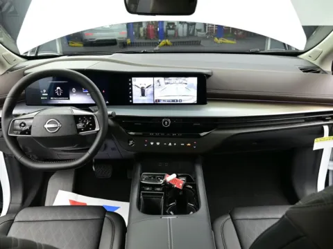 Photos of 2026 Nissan Murano Platinum for sale in Terre Haute, IN at Dorsett Nissan