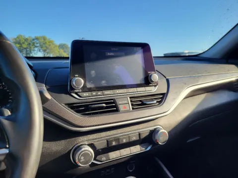 More photos of 2024 Nissan Altima 2.5 SR at Dorsett Nissan, IN