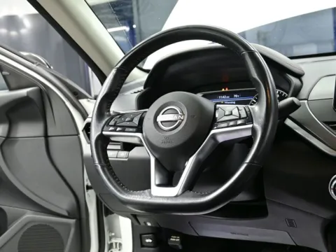 More photos of 2024 Nissan Altima 2.5 SR at Dorsett Nissan, IN