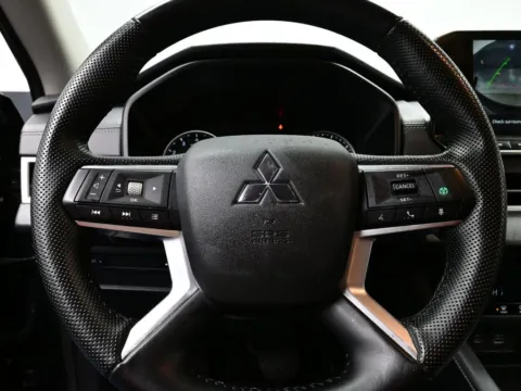 More photos of 2024 Mitsubishi Outlander SE at Dorsett Nissan, IN