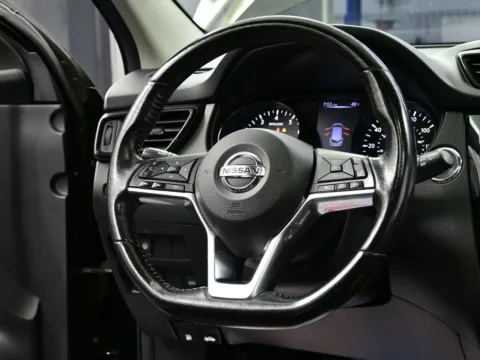 More photos of 2018 Nissan Rogue Sport SL at Dorsett Nissan, IN