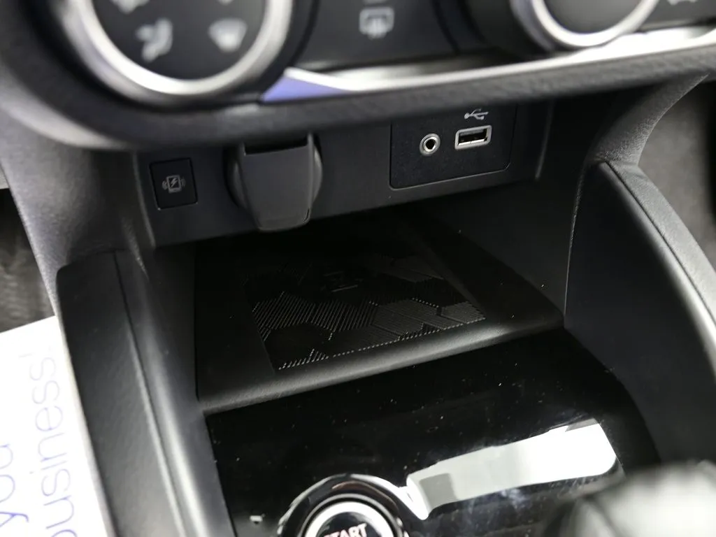 2025 Nissan Versa Sedan SV - Photo 10