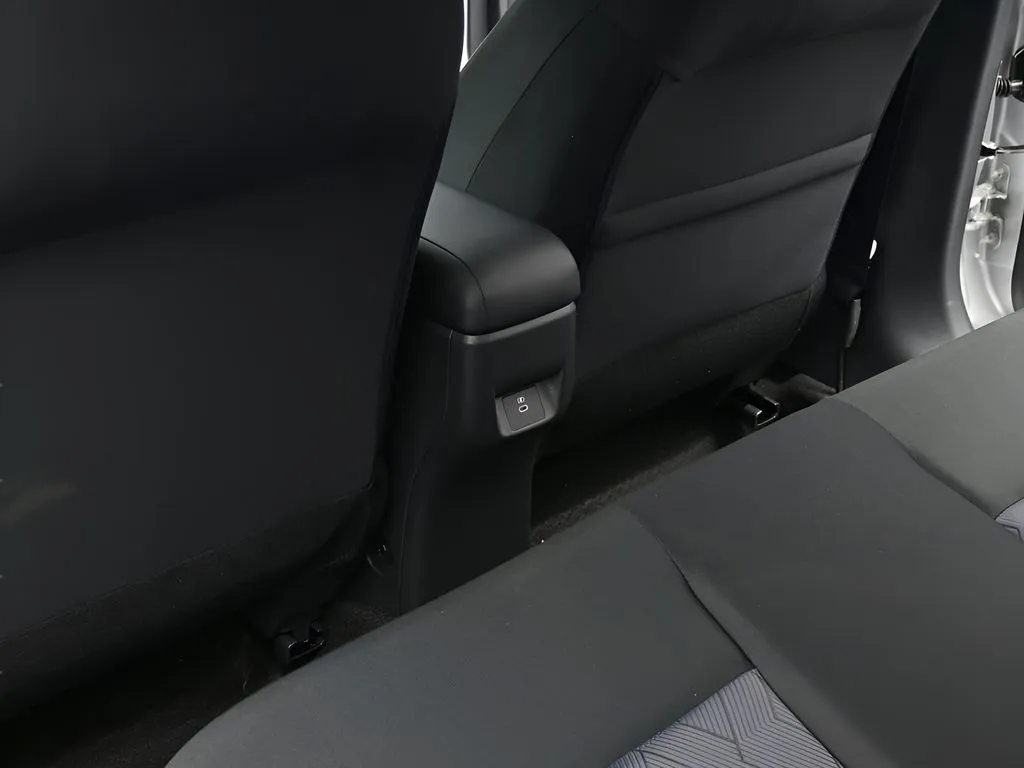2025 Nissan Versa Sedan SV - Photo 18