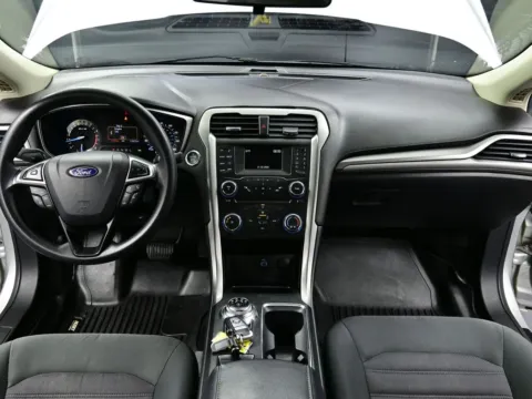Photos of 2017 Ford Fusion SE for sale in Terre Haute, IN at Dorsett Nissan