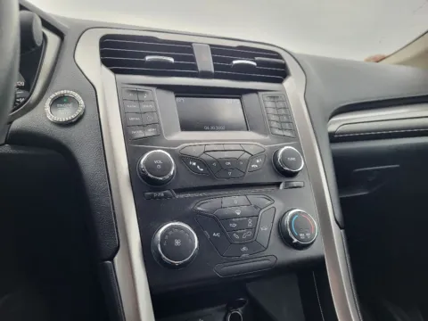 More photos of 2017 Ford Fusion SE at Dorsett Nissan, IN