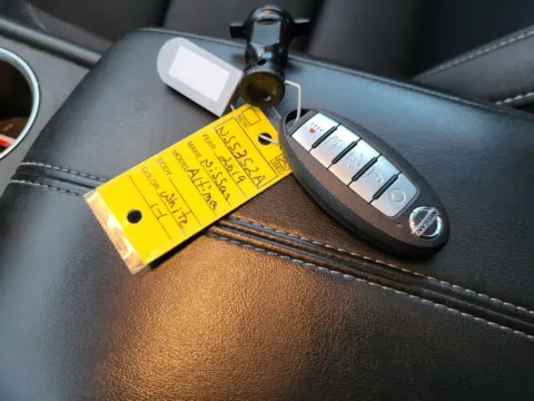 Photos of 2019 Nissan Altima 2.5 SV for sale in Terre Haute, IN at Dorsett Nissan