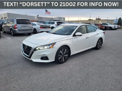 White 2019 Nissan Altima 2.5 SV for sale in Terre Haute, IN