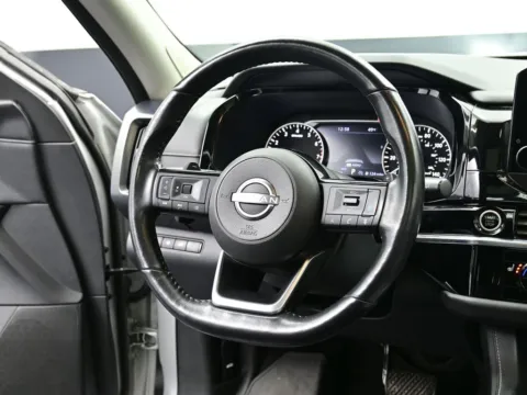 More photos of 2023 Nissan Pathfinder SL at Dorsett Nissan, IN