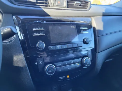 More photos of 2017 Nissan Rogue SV at Dorsett Nissan, IN