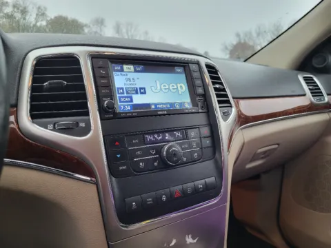 More photos of 2011 Jeep Grand Cherokee Limited at Dorsett Mitsubishi, IN