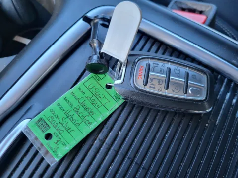 More photos of 2024 Chrysler Pacifica Hybrid Select at Dorsett Mitsubishi, IN