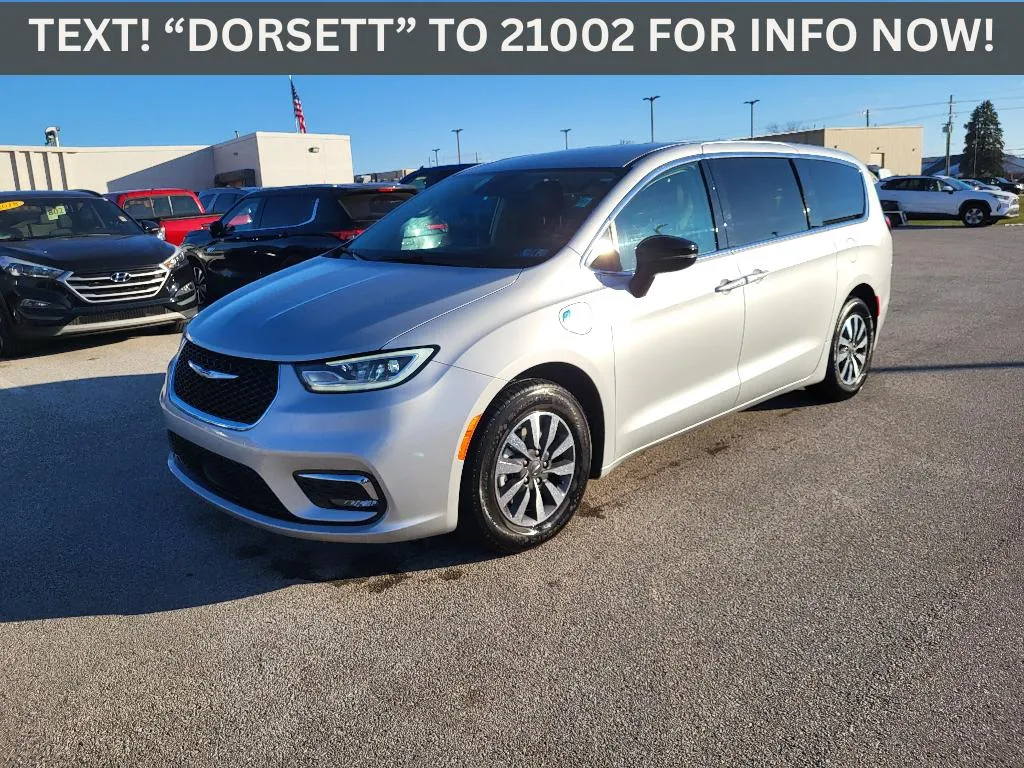 2024 Chrysler Pacifica PHEV Select's photo