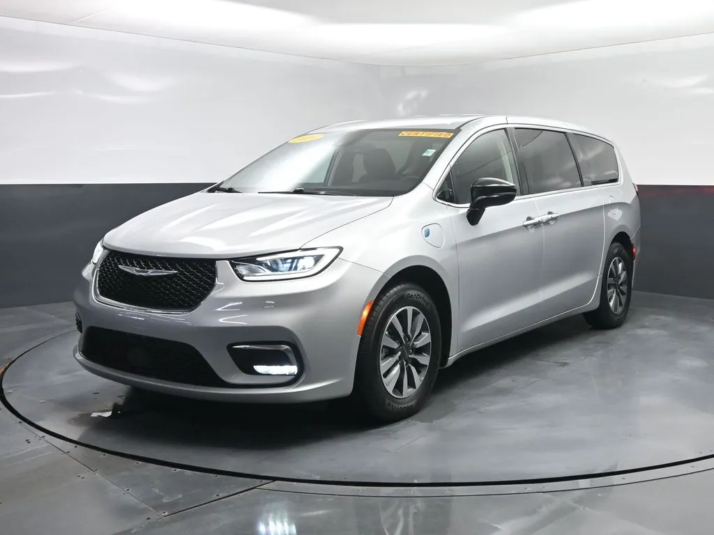 Silver 2024 Chrysler Pacifica Hybrid Select for sale in Terre Haute, IN