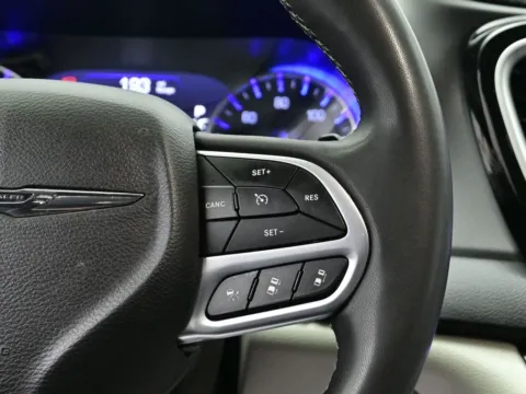 More photos of 2022 Chrysler Pacifica Touring L at Dorsett Mitsubishi, IN