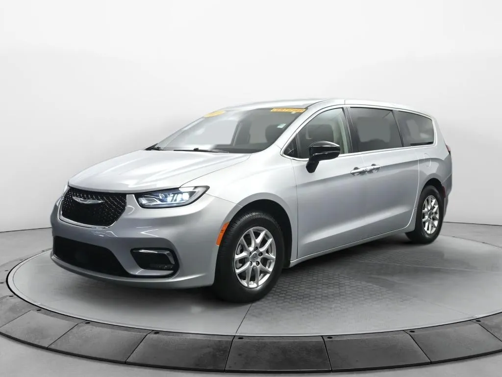 Silver 2024 Chrysler Pacifica Touring L for sale in Terre Haute, IN