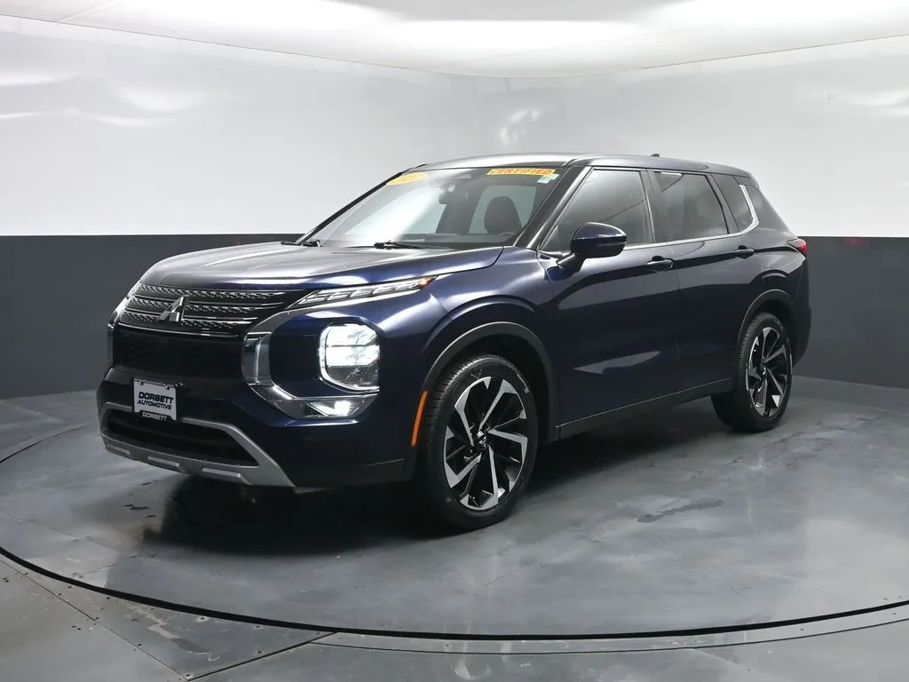 2023 Mitsubishi Outlander SE Special Edition's photo