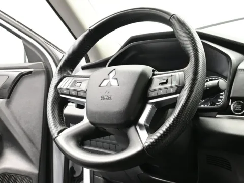 More photos of 2024 Mitsubishi Outlander SE S-AWC at Dorsett Mitsubishi, IN