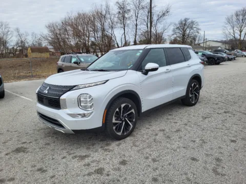 White 2024 Mitsubishi Outlander SE Black Edition w/Pano Roof for sale in Terre Haute, IN