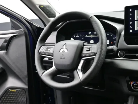 More photos of 2026 Mitsubishi Outlander SE at Dorsett Mitsubishi, IN