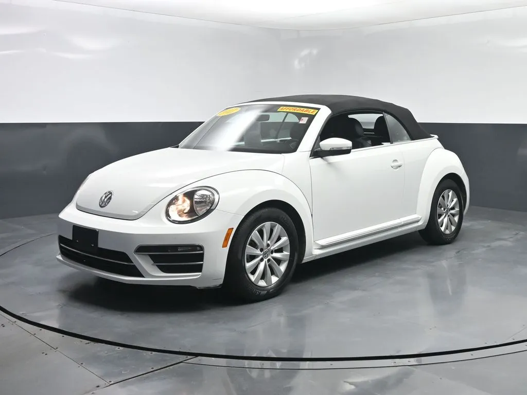 2017 Volkswagen Beetle S's photo