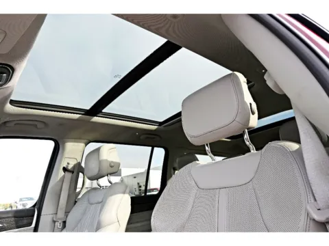 More photos of 2022 Jeep Wagoneer Series III at Dorsett Mitsubishi, IN