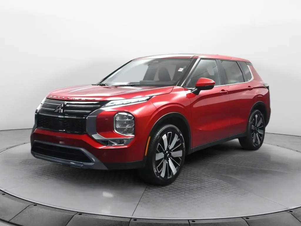 Red 2026 Mitsubishi Outlander SE for sale in Terre Haute, IN