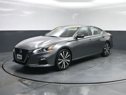 Gray 2022 Nissan Altima 2.5 SR for sale in Terre Haute, IN