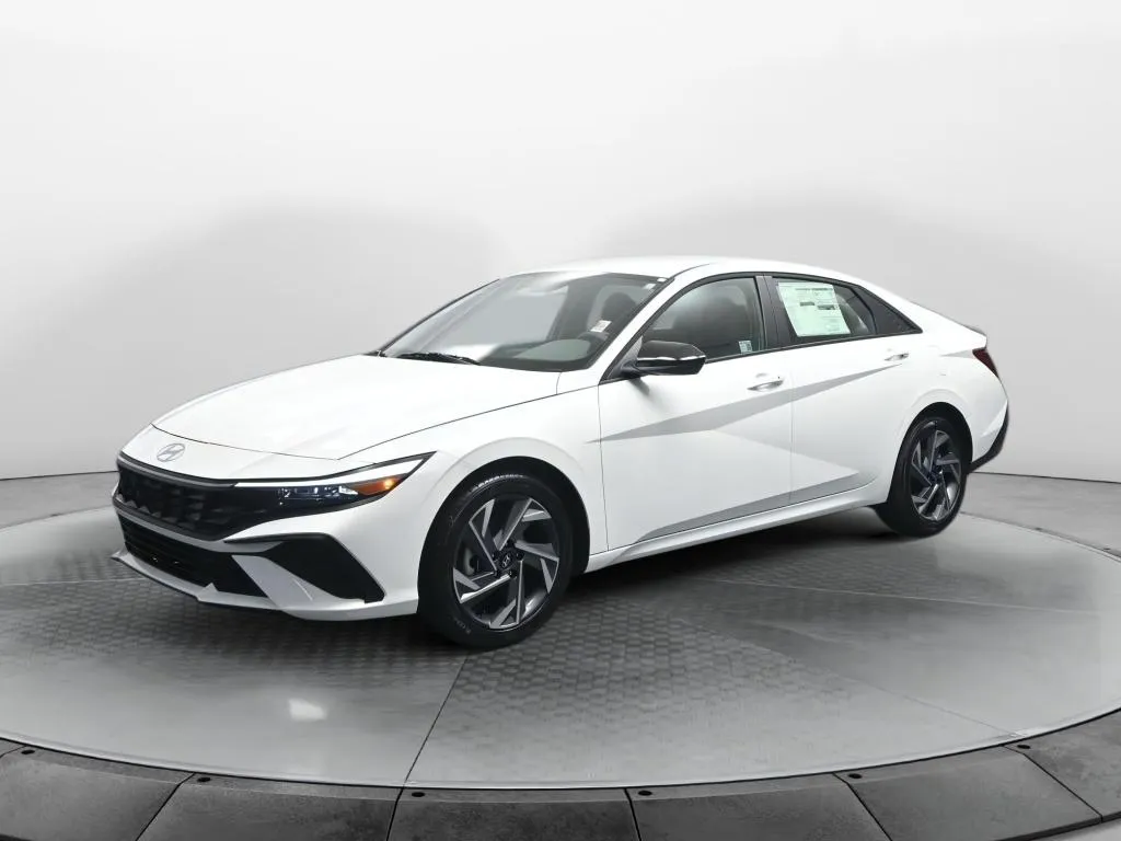White 2025 Hyundai Elantra SEL Sport for sale in Terre Haute, IN