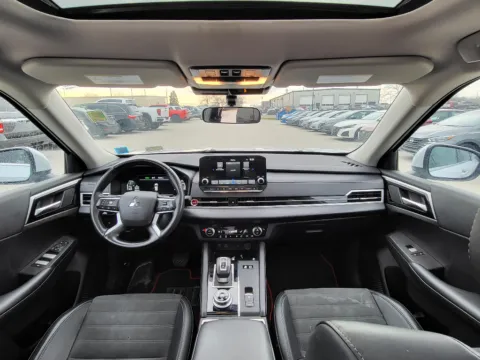 More photos of 2024 Mitsubishi Outlander PHEV SE at Dorsett Mitsubishi, IN