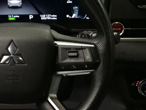 More photos of 2024 Mitsubishi Outlander PHEV SE at Dorsett Mitsubishi, IN