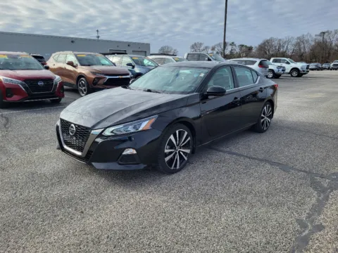 Black 2019 Nissan Altima 2.5 SR for sale in Terre Haute, IN