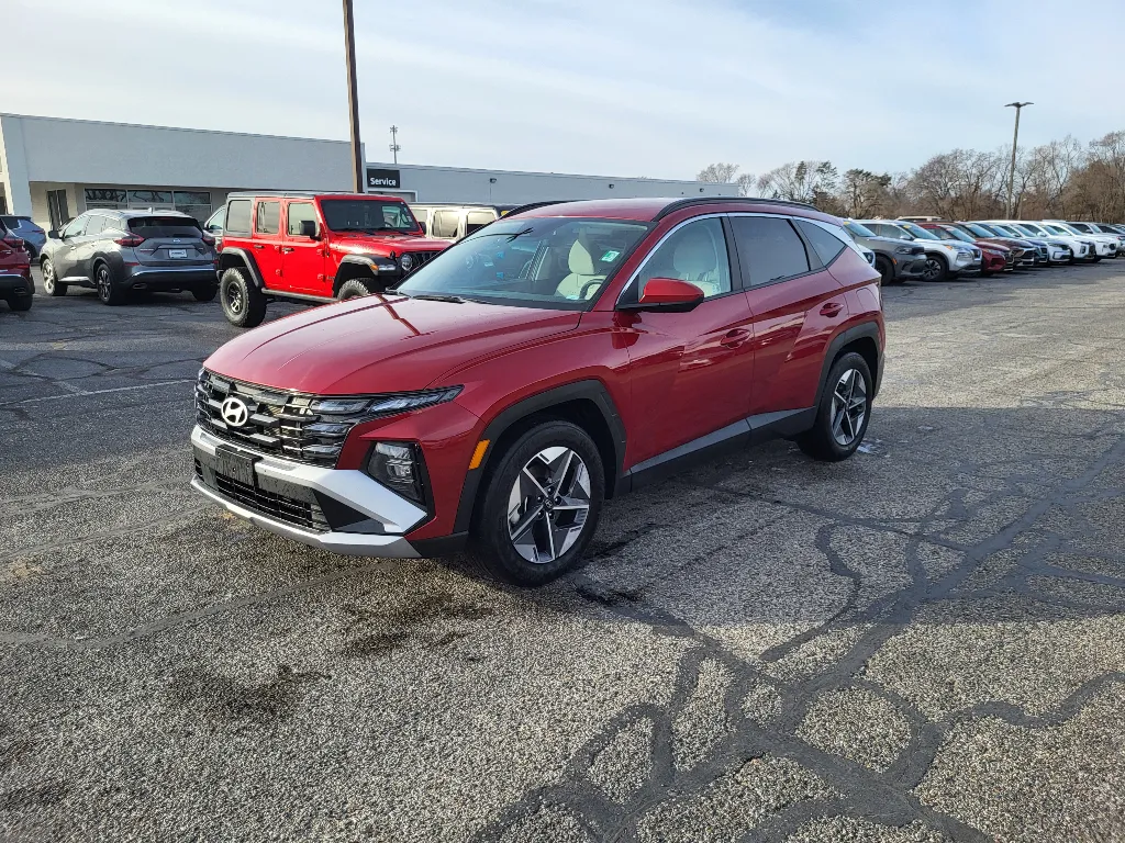 Red 2025 Hyundai Tucson SEL for sale in Terre Haute, IN