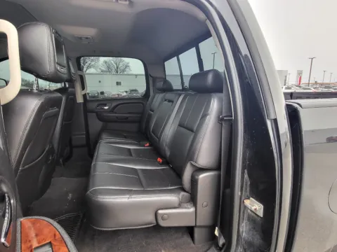 More photos of 2010 GMC Sierra 2500 SLT at Dorsett Mitsubishi, IN