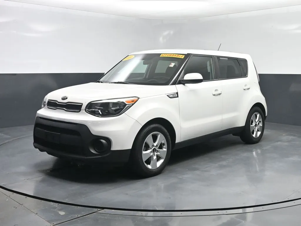 Used 2018 Kia Soul Base with VIN KNDJN2A28J7520599 for sale in Terre Haute, IN