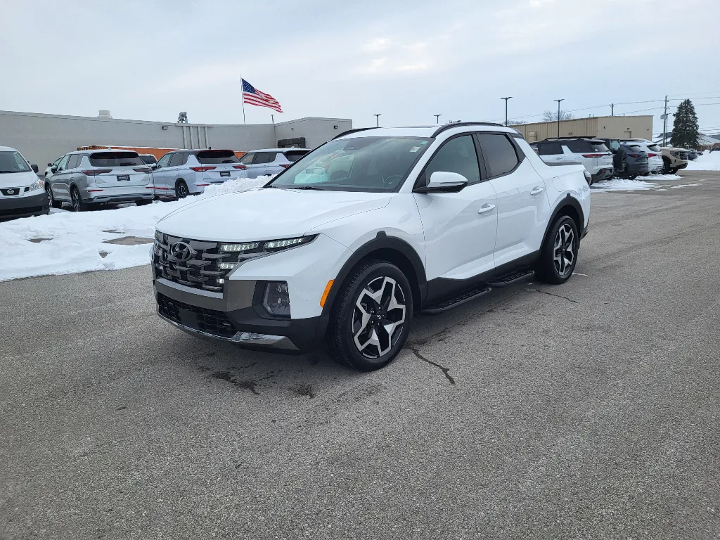 White 2022 Hyundai Santa Cruz Limited for sale in Terre Haute, IN