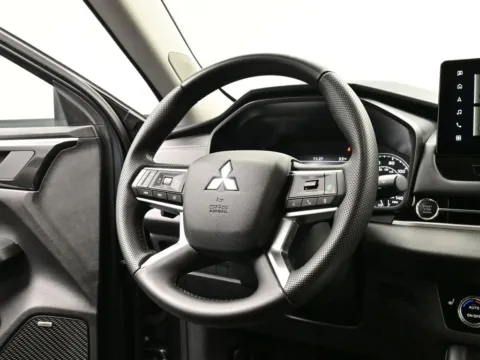 More photos of 2025 Mitsubishi Outlander SE at Dorsett Mitsubishi, IN