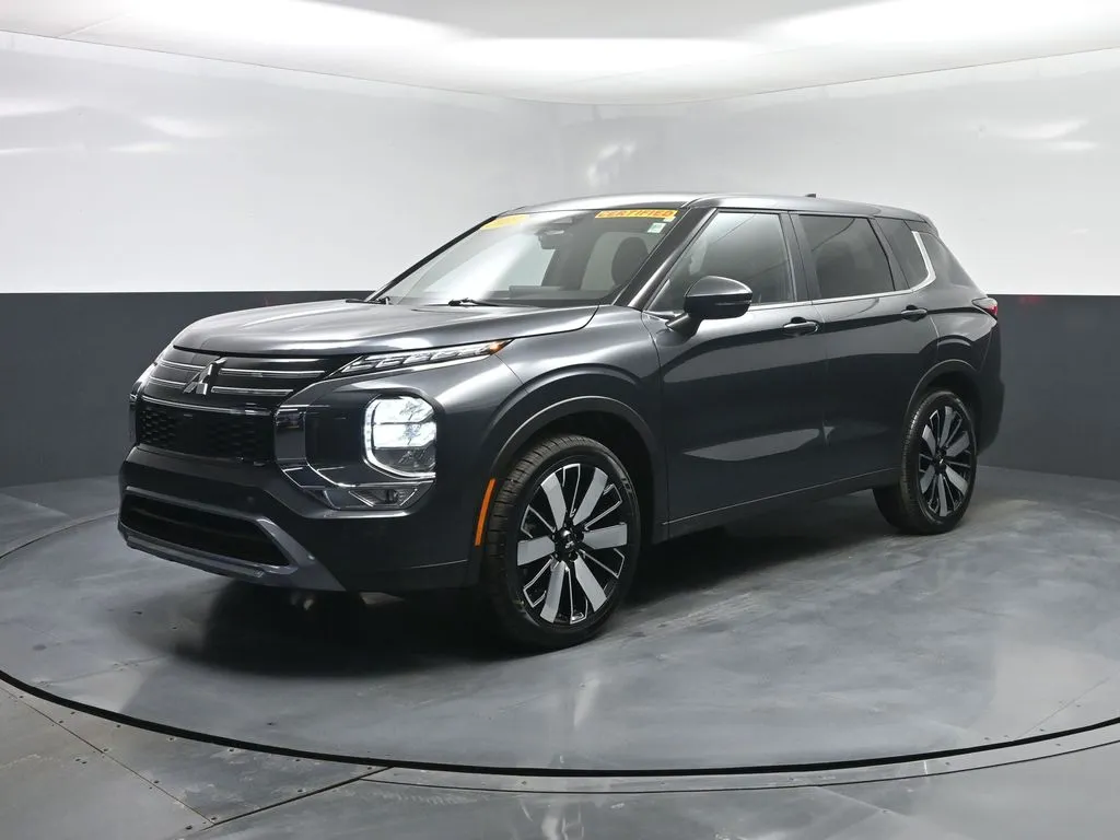 Gray 2025 Mitsubishi Outlander SE for sale in Terre Haute, IN