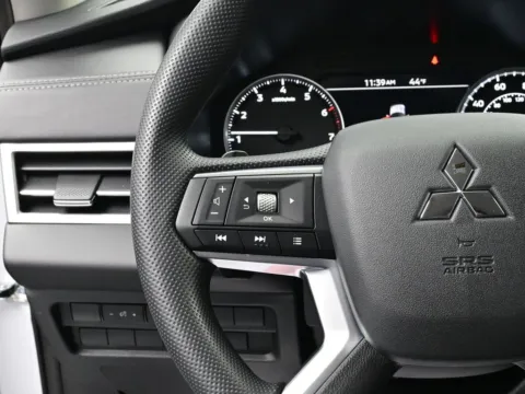 More photos of 2026 Mitsubishi Outlander ES at Dorsett Mitsubishi, IN