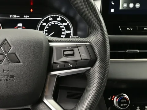 More photos of 2026 Mitsubishi Outlander ES at Dorsett Mitsubishi, IN